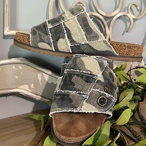 Blowfish Natural Camo Canvas Slides Womens 7 Comfy Sandals